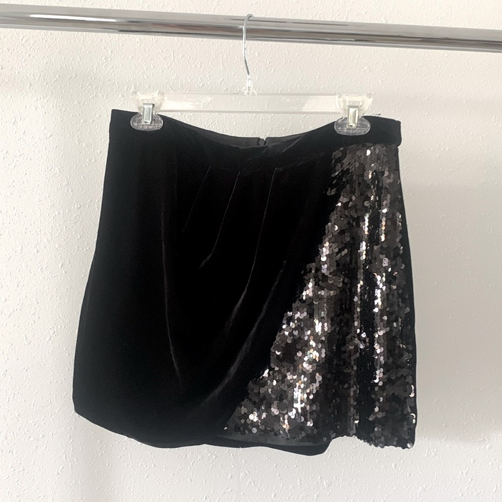 Zara Basic Velvet and Sequin Black Mini size L NWOT Holidays/New Year’s Eve!
